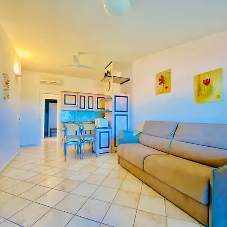 Dom wakacyjny Sea View Two Bedroom Cb And G With Pool 200m From The Baja Sardinia