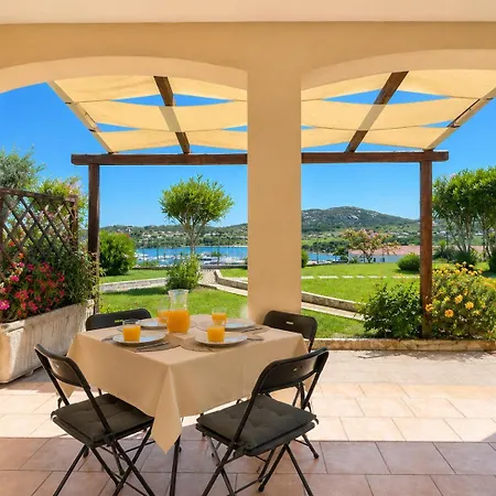 Sea View Two Bedroom Cb And G With Pool 200m From The بايا سردينيا