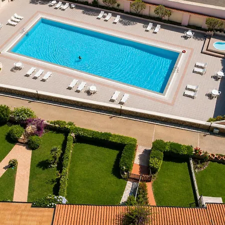 Sea View Two Bedroom Cb And G With Pool 200m From The *
