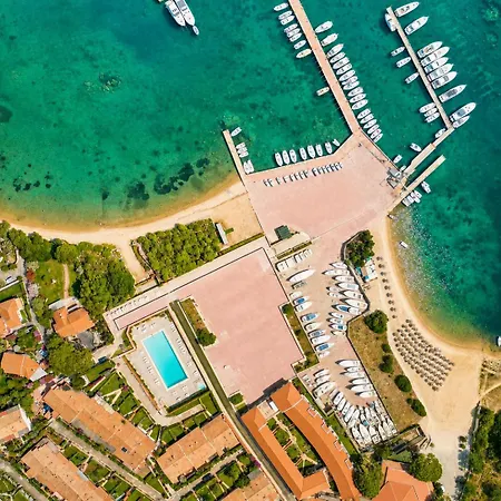 بيت للعطل Sea View Two Bedroom Cb And G With Pool 200m From The *